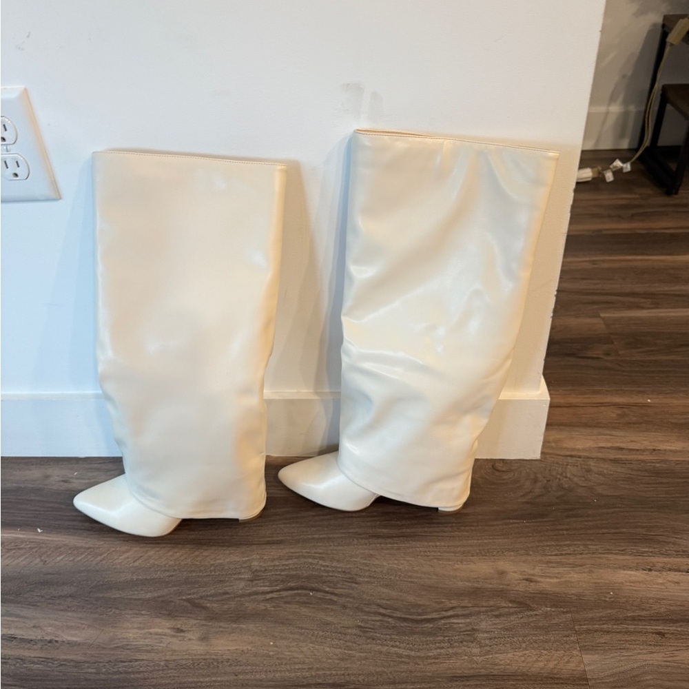 Elegant Cream Knee-High Women's Boots - Picture 3 of 3